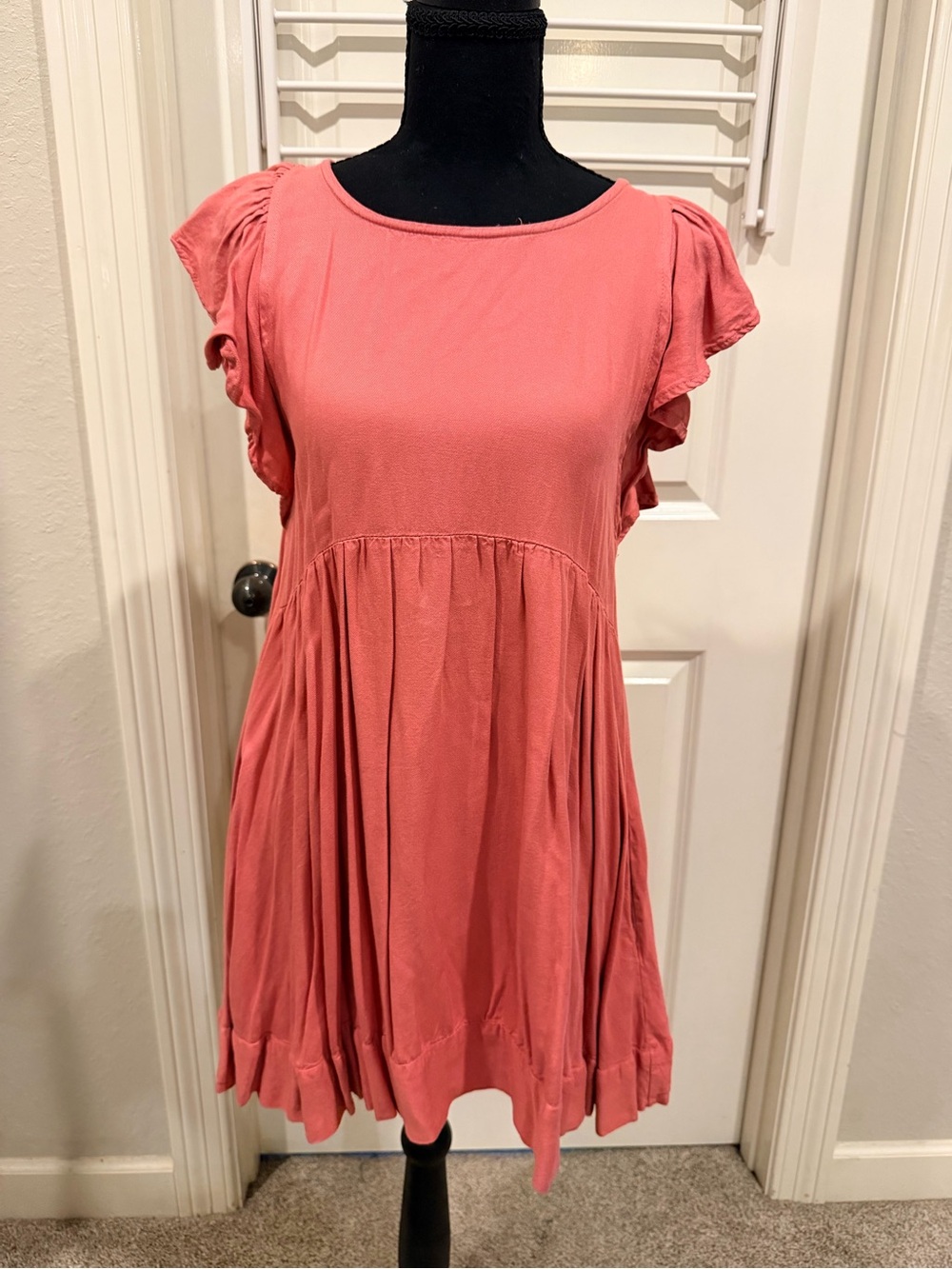 Women’s Mauve Backless Ruffle Sleeve Dress with Pockets